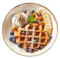 Gaufres avec myrtilles, banane, chantilly et sirop